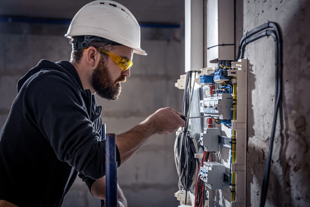 Logiciel de service sur le terrain pour les entreprises du secteur de l'électricité